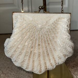 Walborg Clam Original Vintage White with Antique Gold Chain, Hong Kong Purse